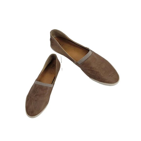 Frye Flats Melanie Slip On Sneakers 10 Distressed Leather Rubber Soles Neutral - Picture 1 of 12